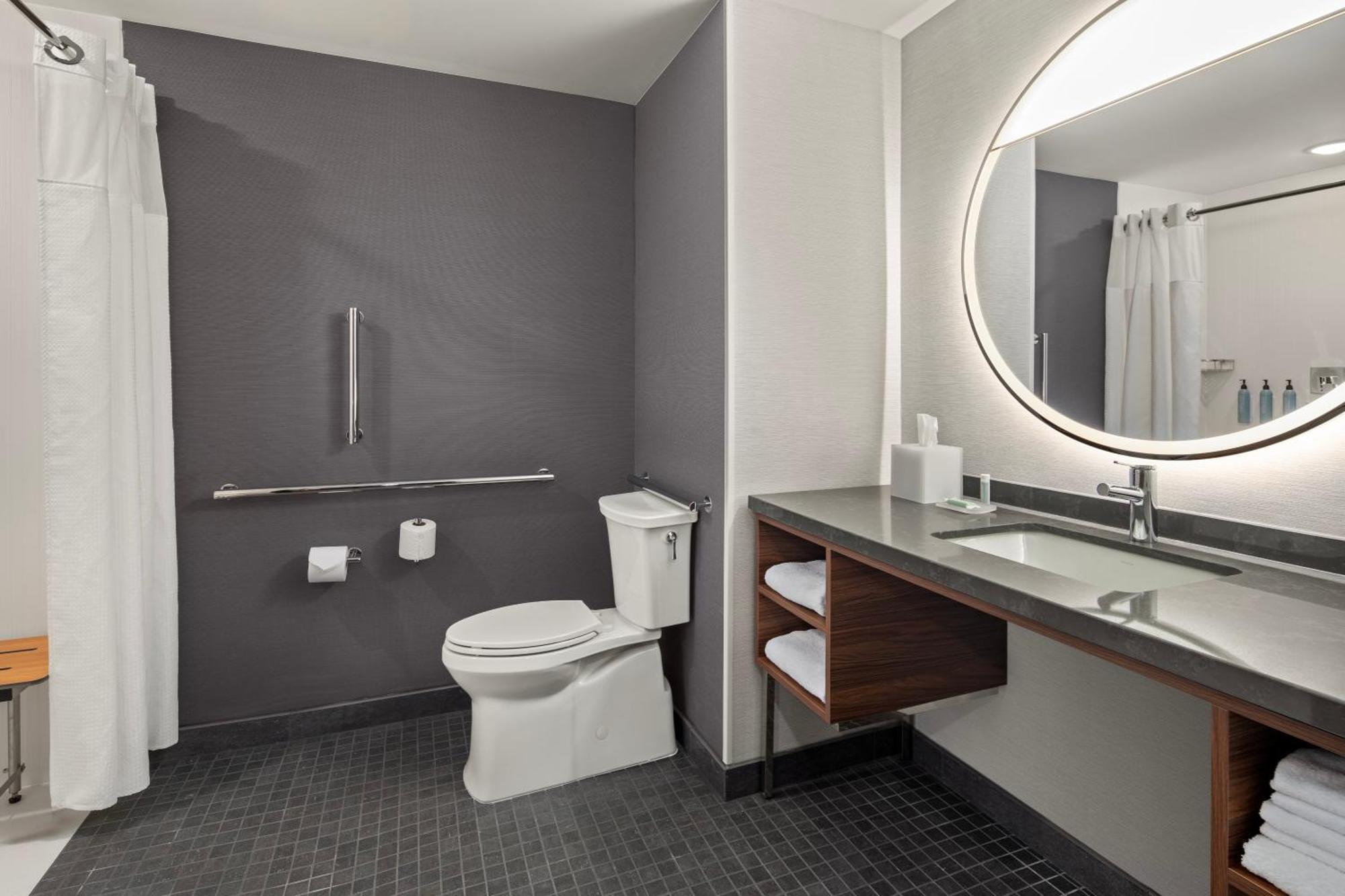 Courtyard By Marriott Bettendorf Bagian luar foto