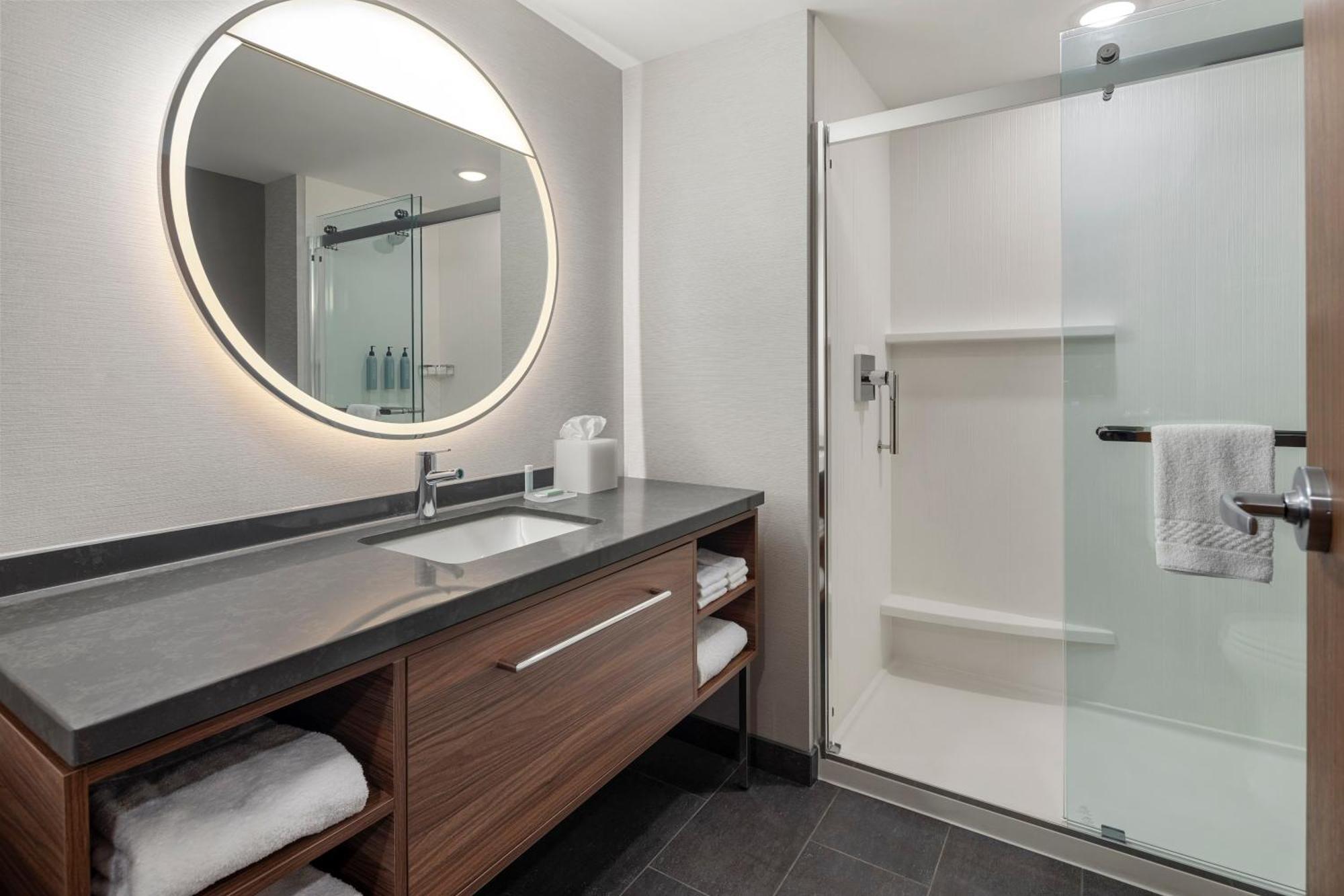 Courtyard By Marriott Bettendorf Bagian luar foto