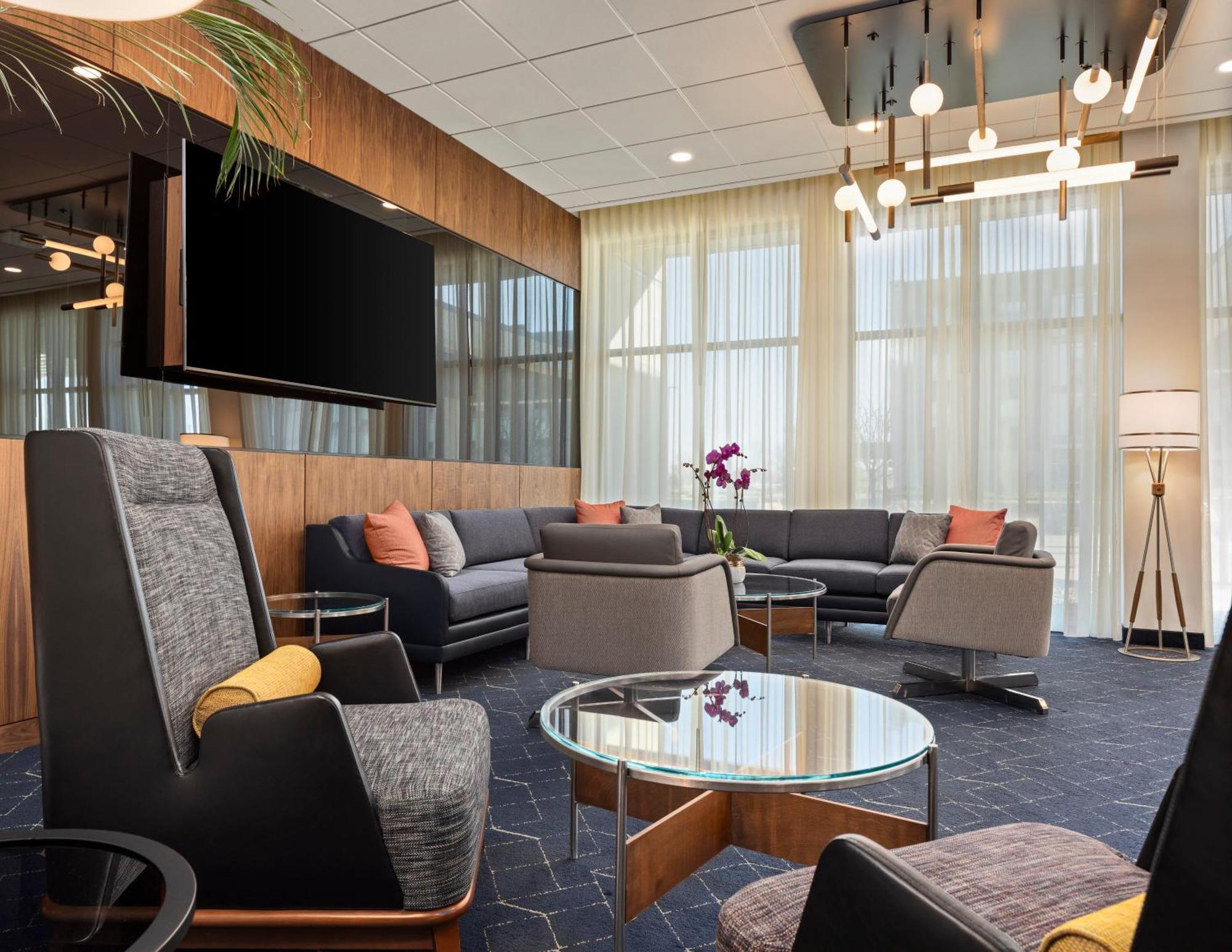 Courtyard By Marriott Bettendorf Bagian luar foto