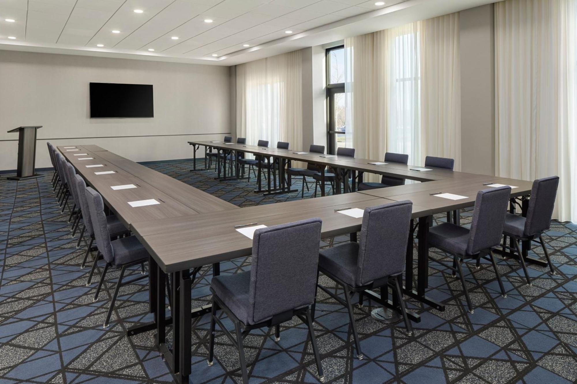 Courtyard By Marriott Bettendorf Bagian luar foto
