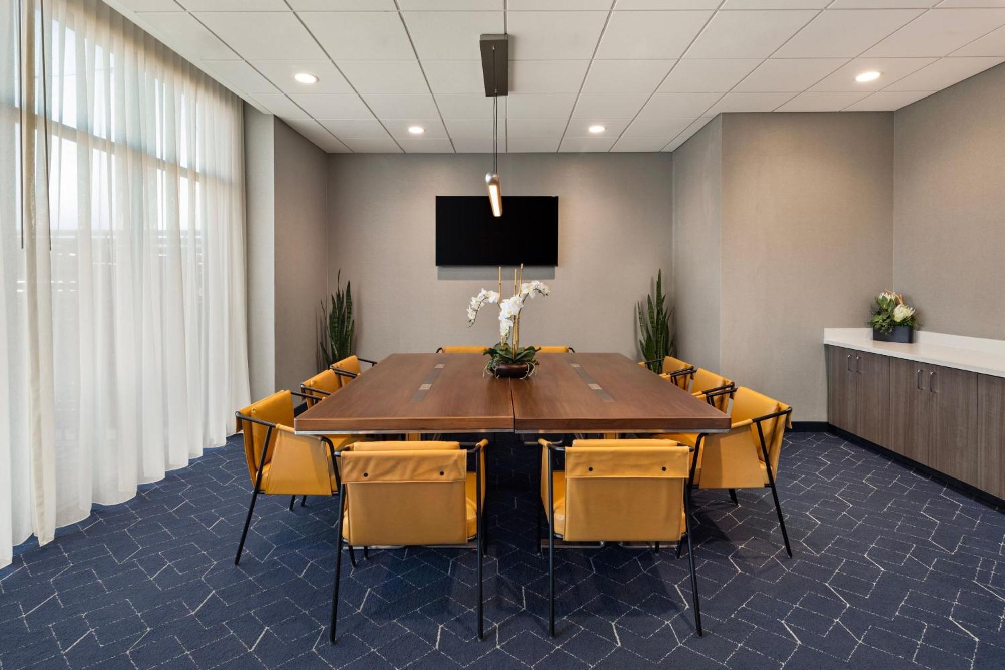 Courtyard By Marriott Bettendorf Bagian luar foto